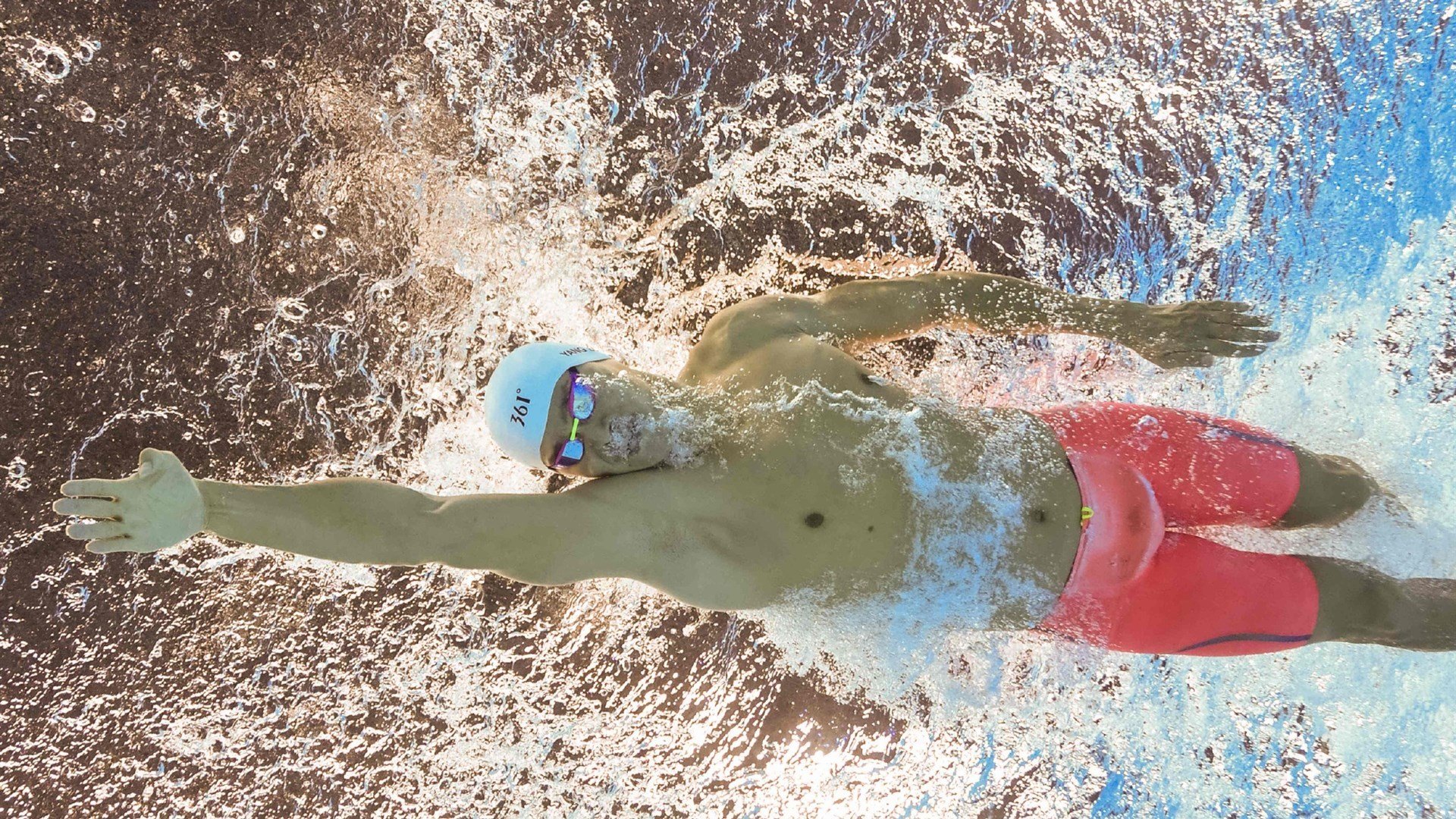 英超“禁手门”：为了阻止升班马冲击前二，裁判在埃弗顿禁区里张开手球判决背后的真相